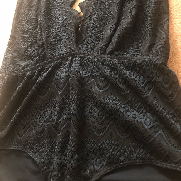 Women’s Gianni Bini Navy Lace Bodysuit NWT - Picture 5 of 6